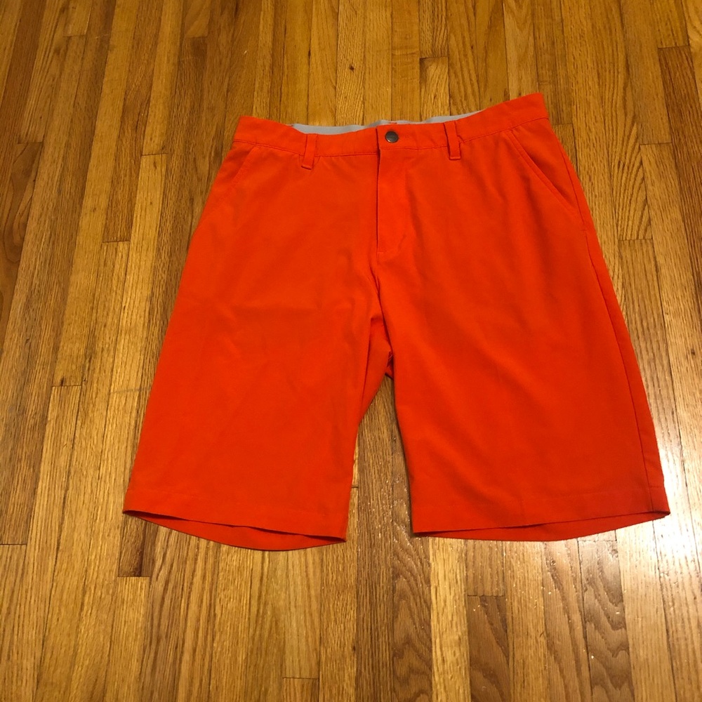 Men’s golf shorts